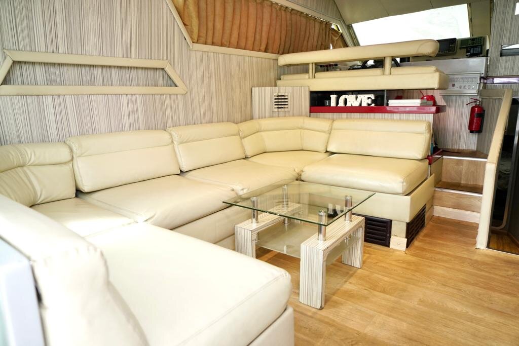 Luxury Yacht 44 Feet