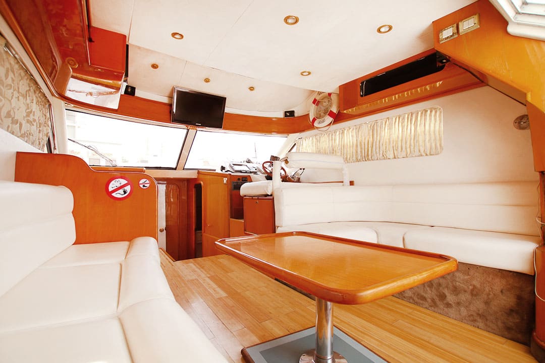 Luxury Yacht 45 Feet