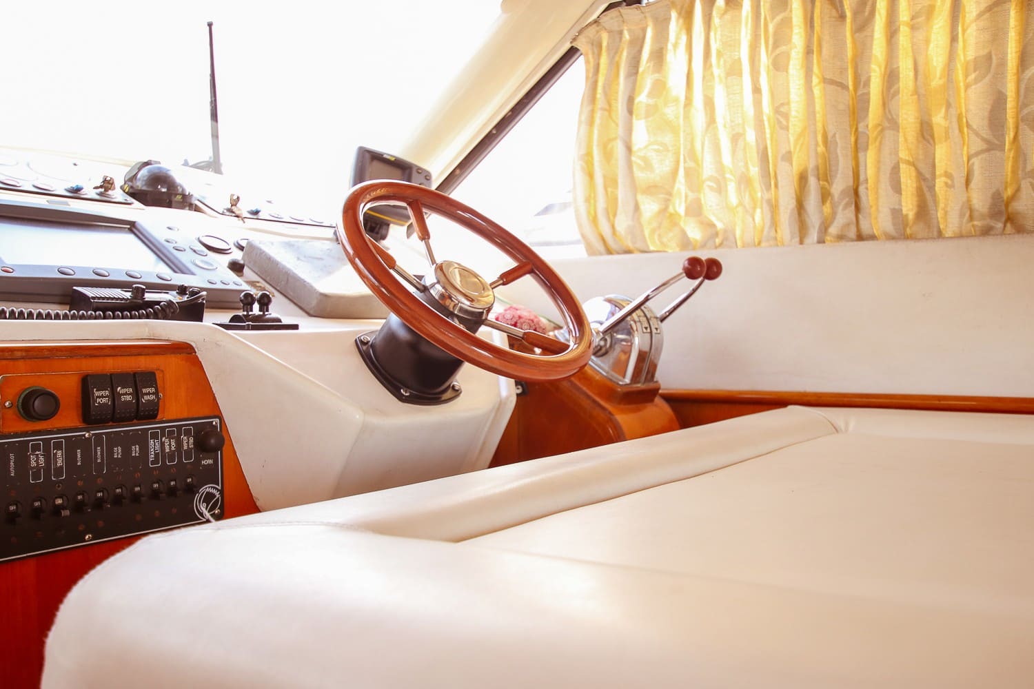 Luxury Yacht 45 Feet
