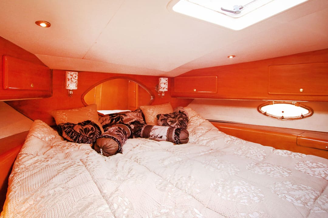 Luxury Yacht 45 Feet