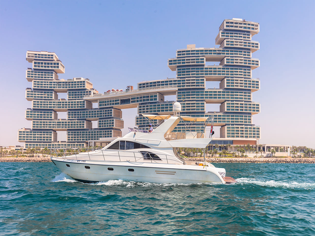 Luxury Yacht 55 Feet
