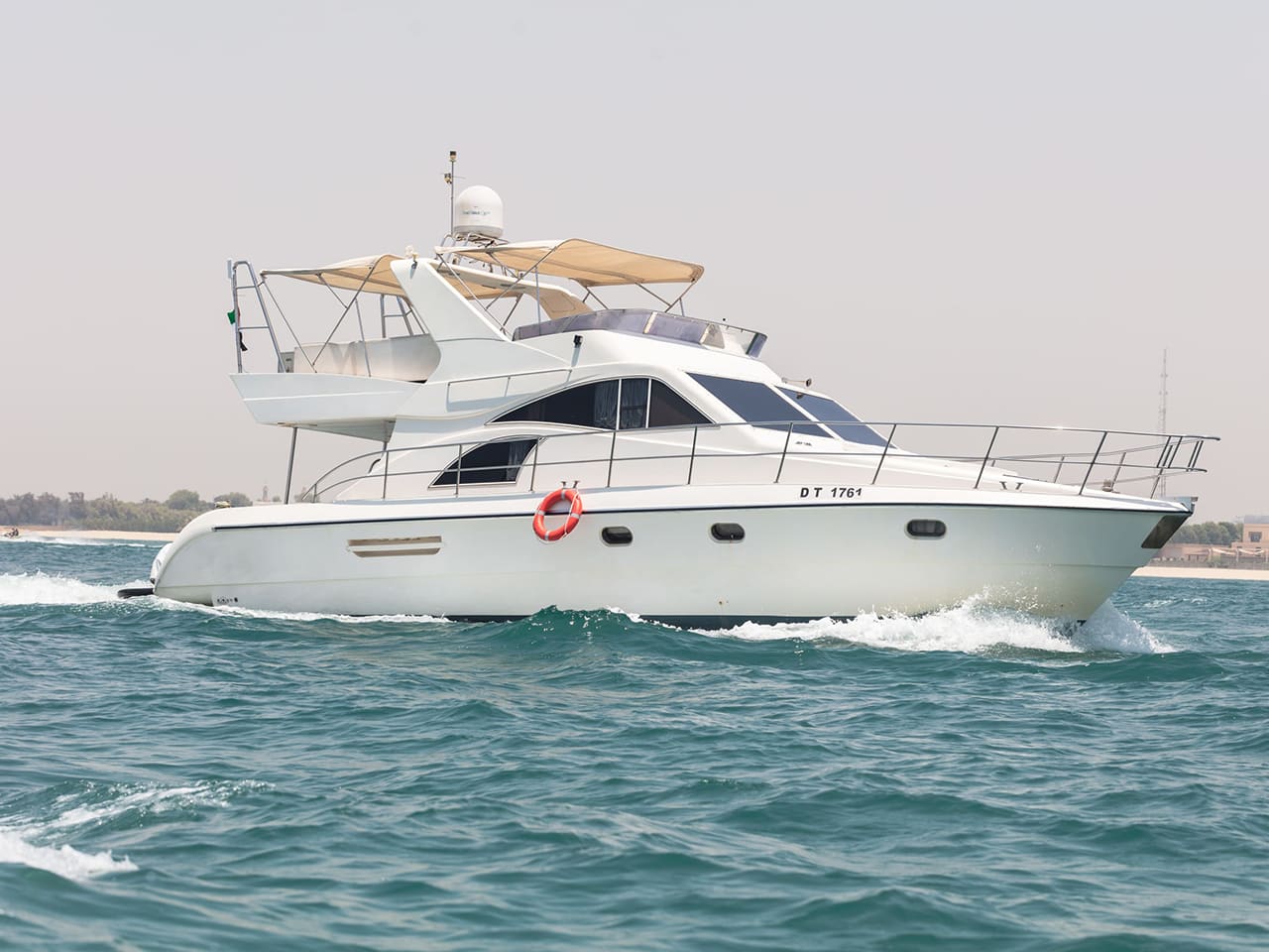 Luxury Yacht 55 Feet