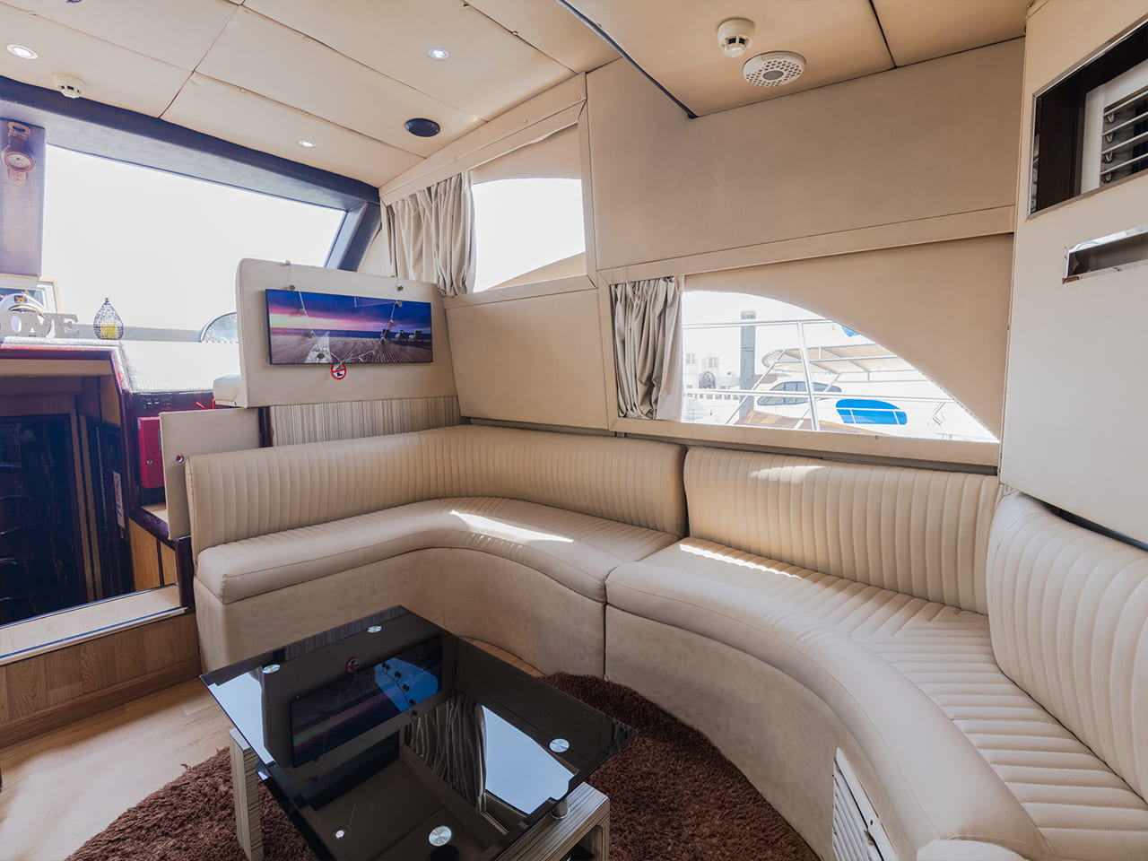 Luxury Yacht 55 Feet