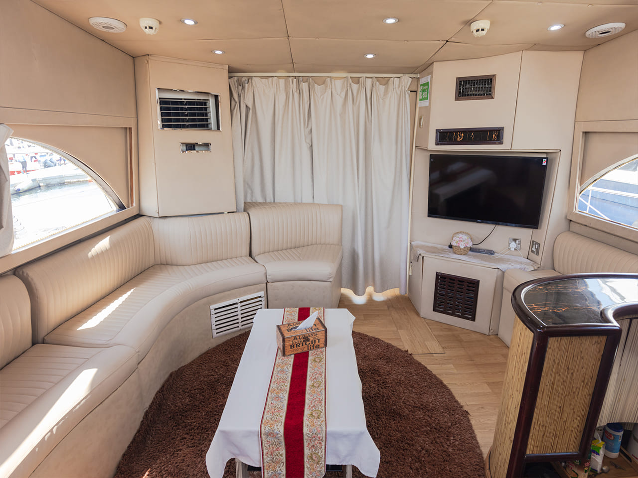 Luxury Yacht 55 Feet