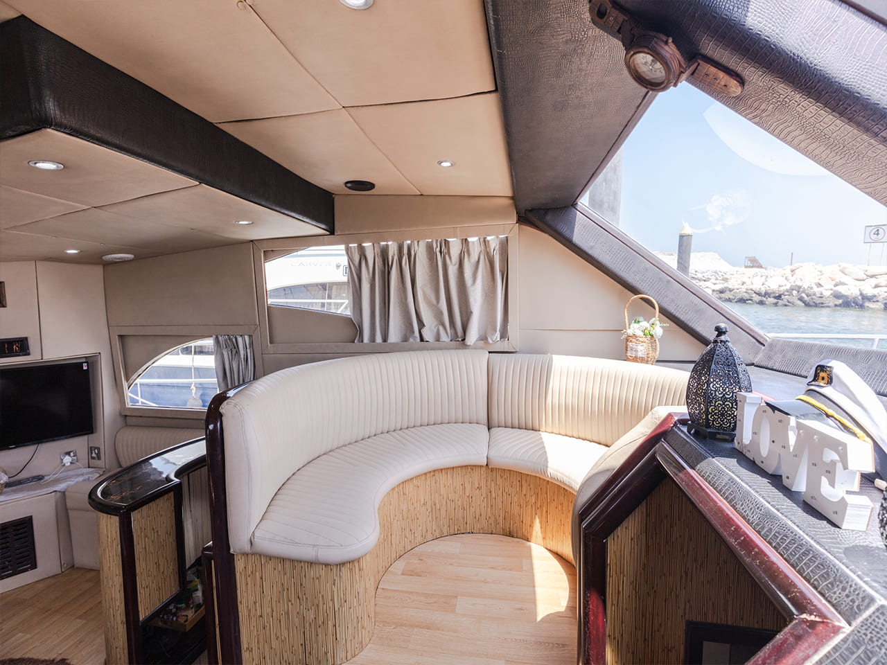 Luxury Yacht 55 Feet
